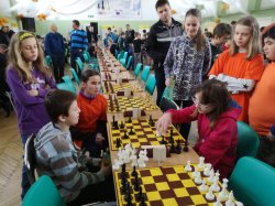V sobotu 11.3.2017 pokračoval v polských Niemysłowicích 3.kolem mezinárodní šachový turnaj „Staň se šachovým mistrem“